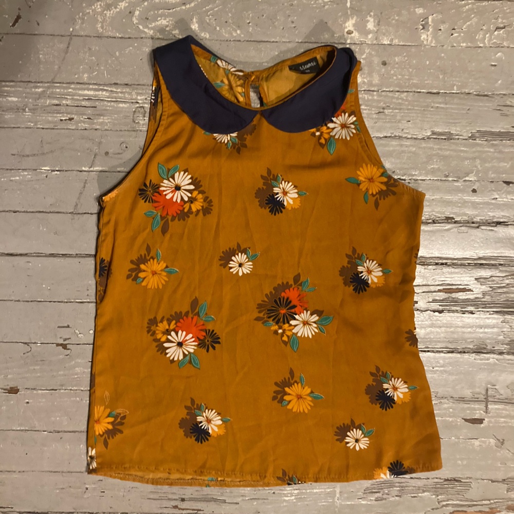 Collared sleeveless blouse